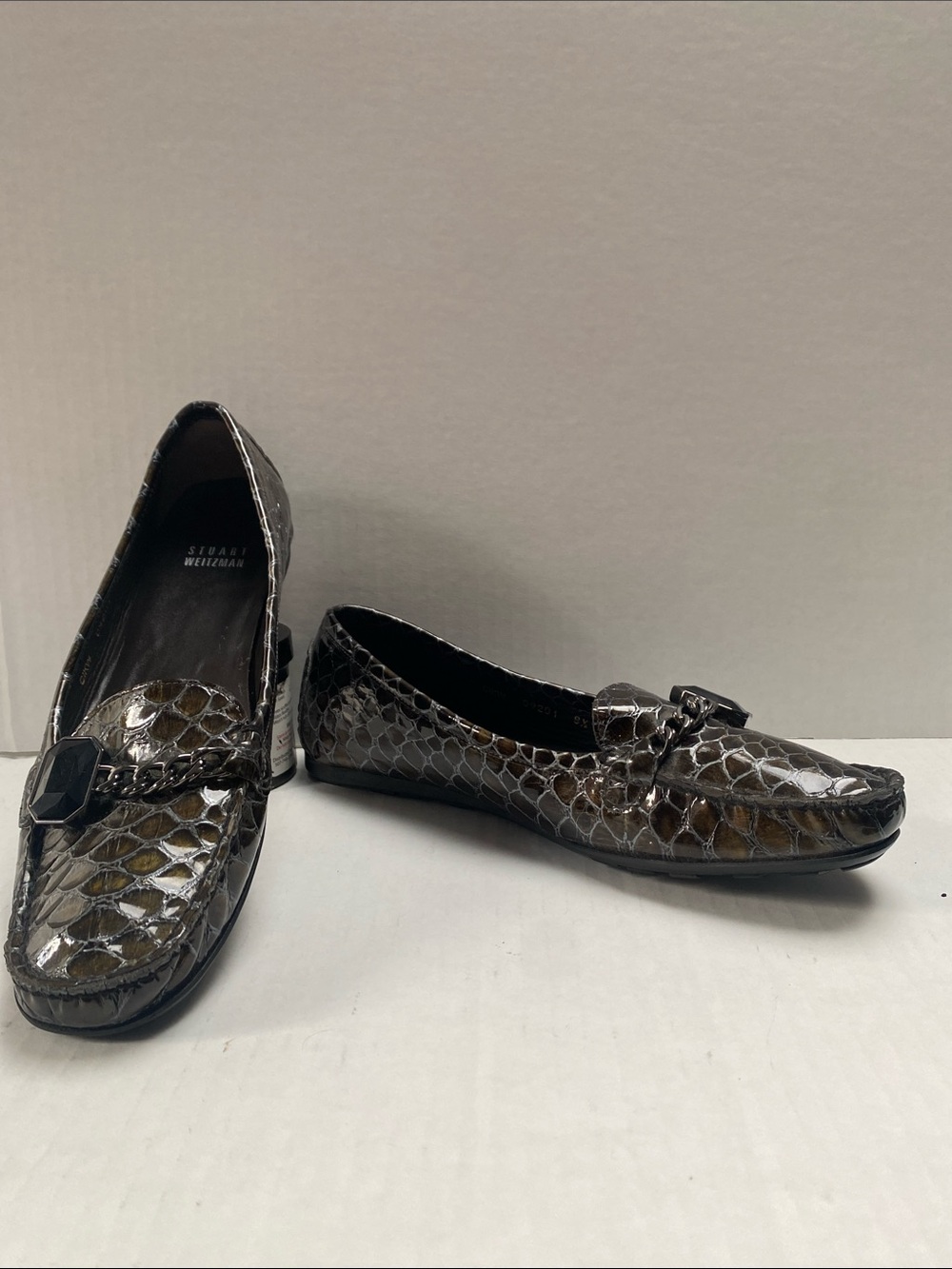 STUART WEITZMAN LOAFERS  CROC PATENT LEATHER BUCKLE SIZE  8.5